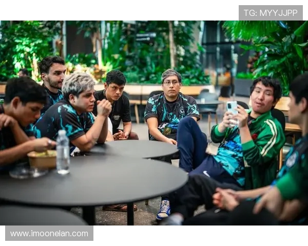 DOTA2战术分析：深入探讨WE战队的进攻策略与执行细节