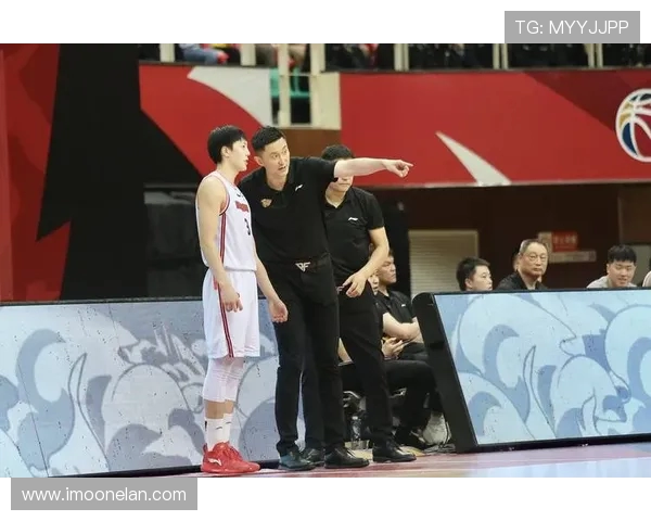 胡明轩的篮球之路：从青涩少年到国家队核心球员的成长历程