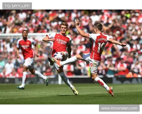 阿仙奴与那不勒斯激战正酣谁能在欧战中笑到最后 阿仙奴与那不勒斯激战正酣谁能在欧战中笑到最后